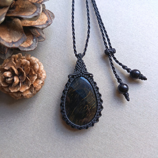 Blue Tiger's Eye Macrame Necklace | Pendant size 4.4 cm