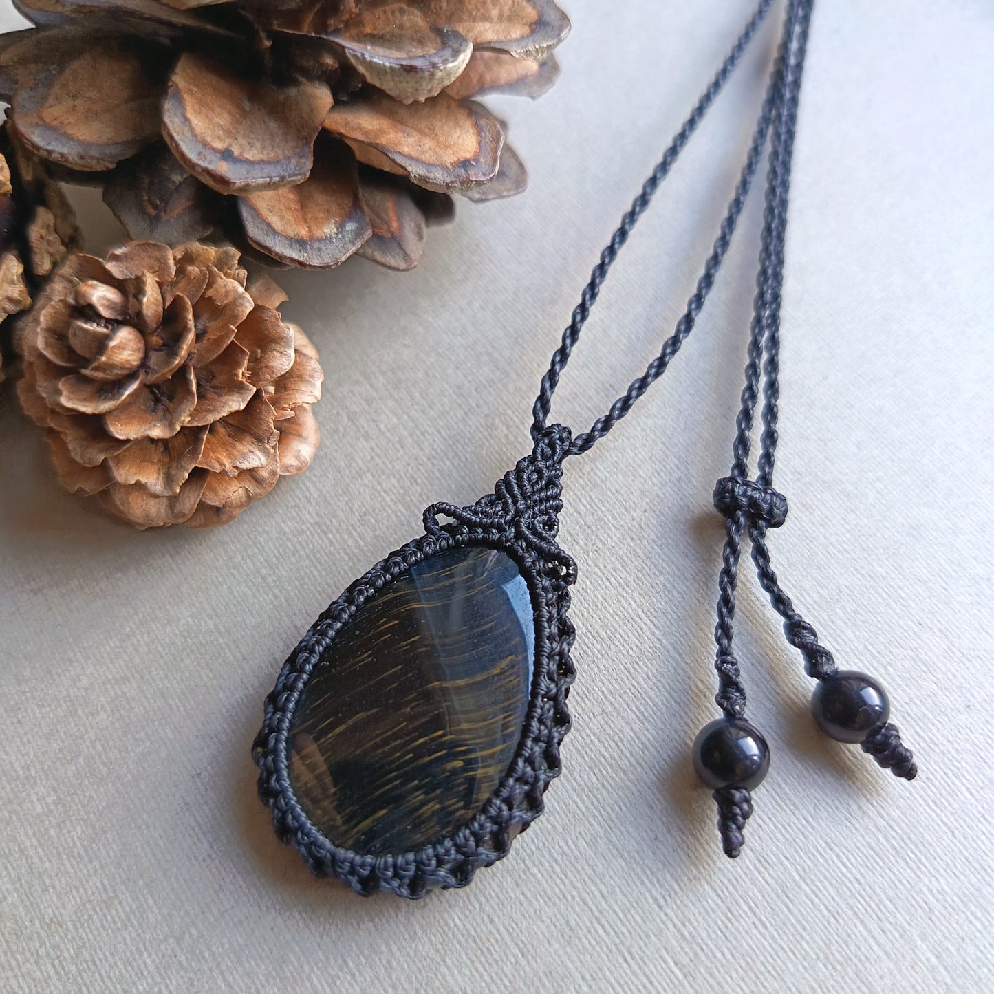 Blue Tiger's Eye Macrame Necklace | Pendant size 4.4 cm