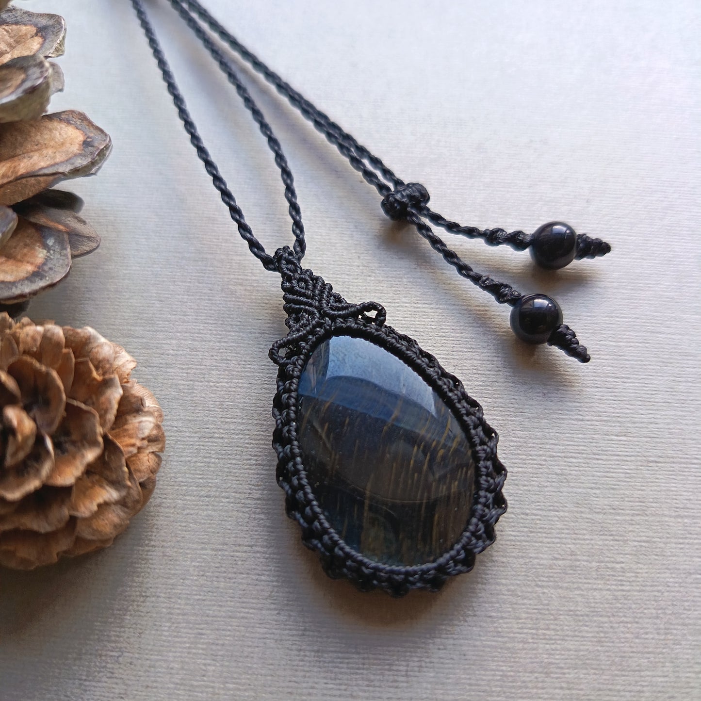 Blue Tiger's Eye Macrame Necklace | Pendant size 4.4 cm