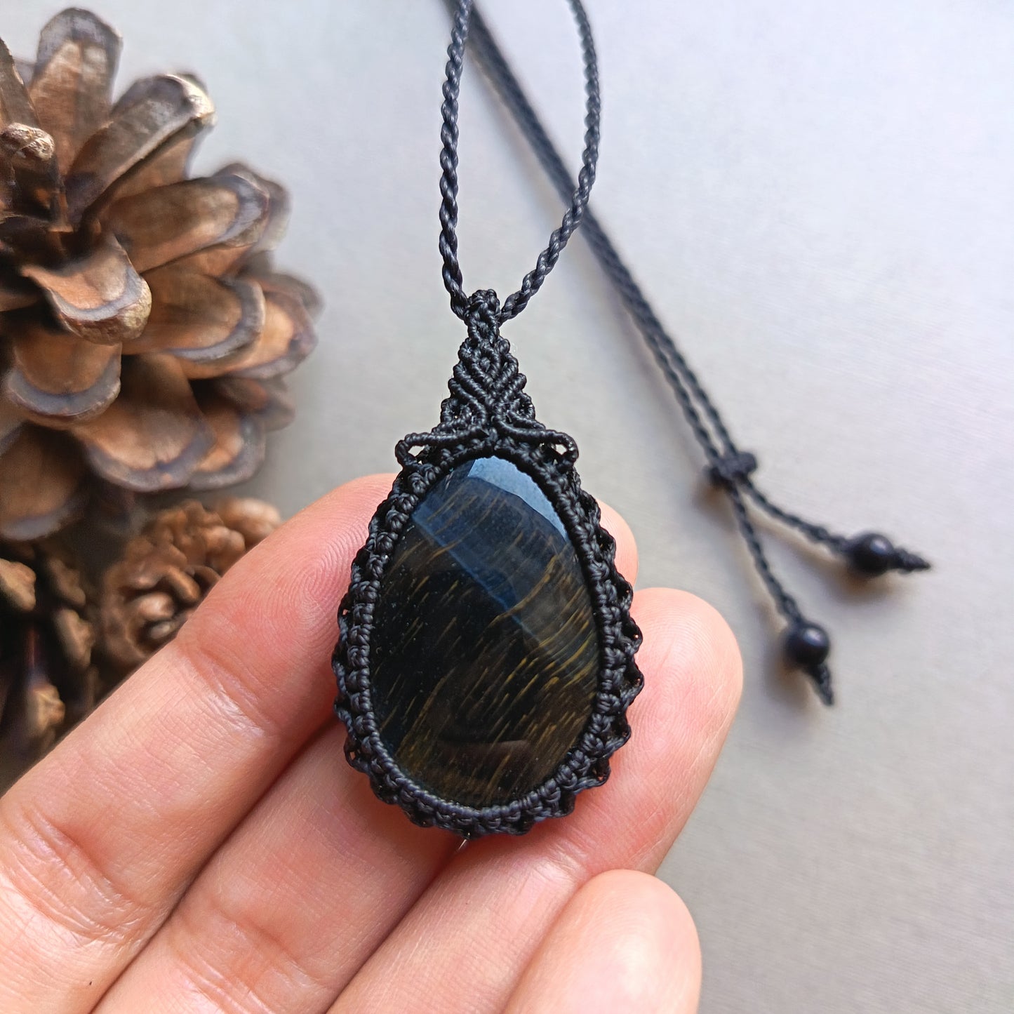 Blue Tiger's Eye Macrame Necklace | Pendant size 4.4 cm