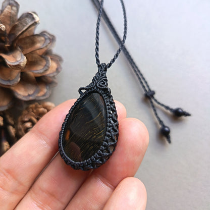 Blue Tiger's Eye Macrame Necklace | Pendant size 4.4 cm