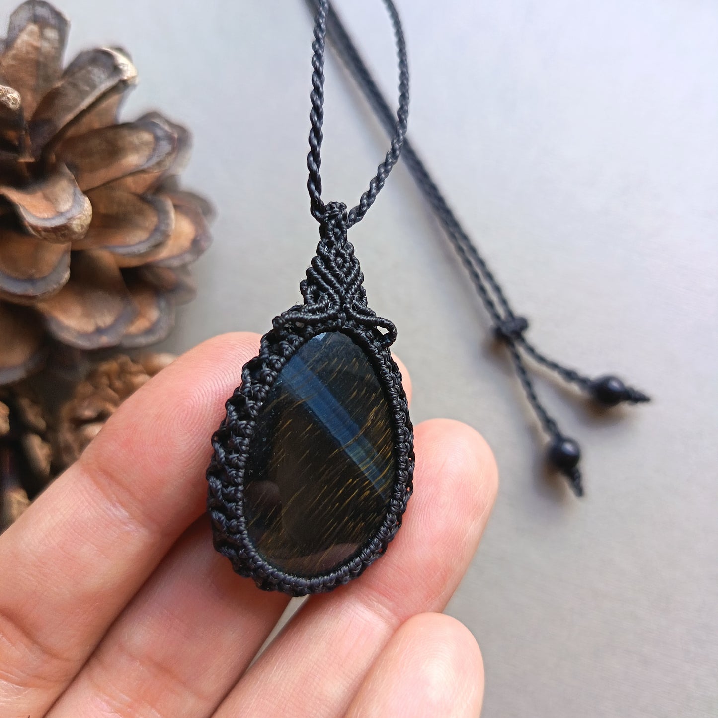 Blue Tiger's Eye Macrame Necklace | Pendant size 4.4 cm