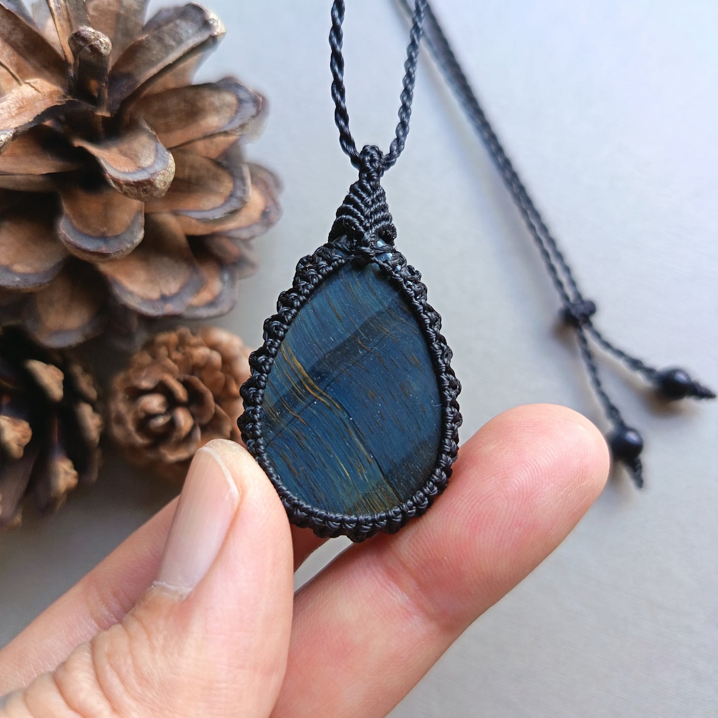 Blue Tiger's Eye Macrame Necklace | Pendant size 4.4 cm
