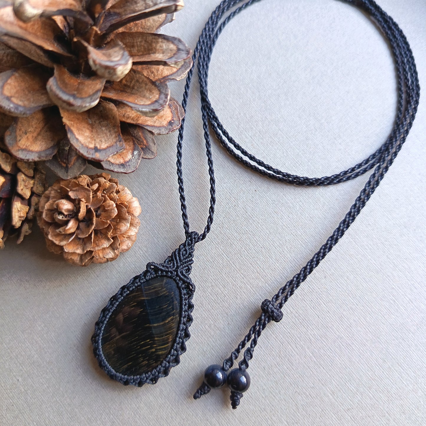 Blue Tiger's Eye Macrame Necklace | Pendant size 4.4 cm