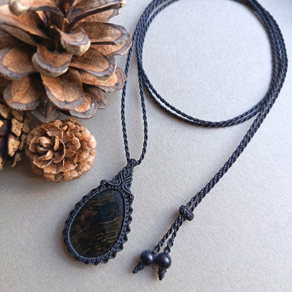 Blue Tiger's Eye Macrame Necklace | Pendant size 4.4 cm