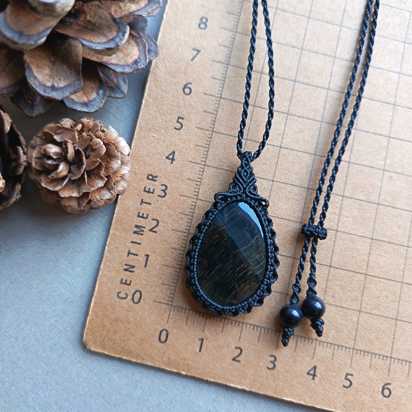 Blue Tiger's Eye Macrame Necklace | Pendant size 4.4 cm