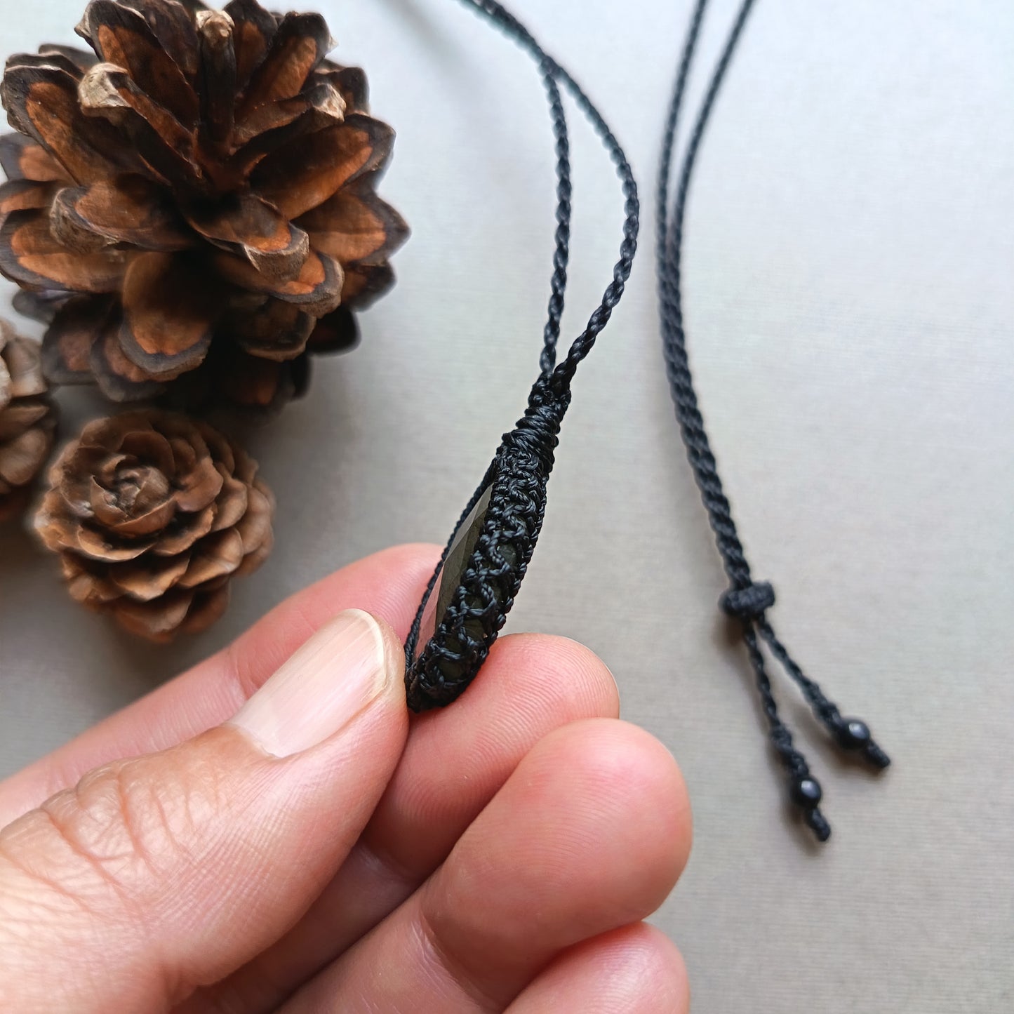 Labradorite Macrame Necklace | Pendant size 3.5 cm