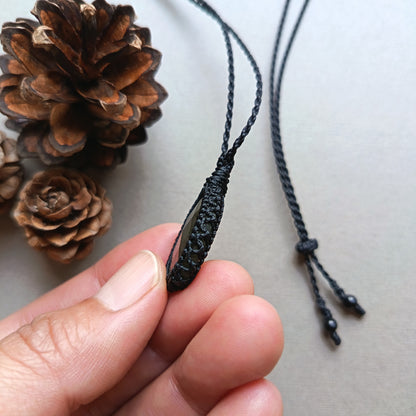 Labradorite Macrame Necklace | Pendant size 3.5 cm