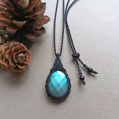 Labradorite Macrame Necklace | Pendant size approx 3.8 cm