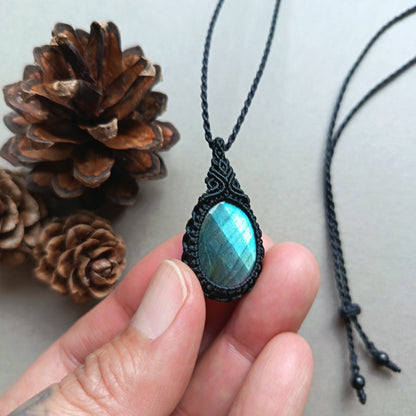 Labradorite Macrame Necklace | Pendant size approx 3.8 cm
