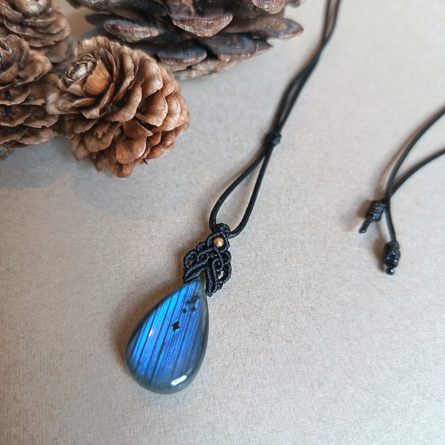 Labradorite Macrame Necklace | Pendant size 3.5 cm