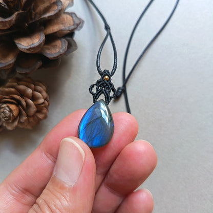 Labradorite Macrame Necklace | Pendant size approx 3.4 cm