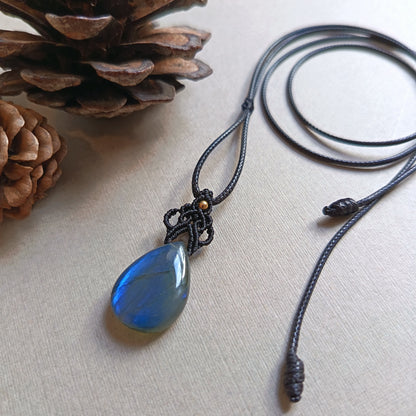 Labradorite Macrame Necklace | Pendant size approx 3.4 cm