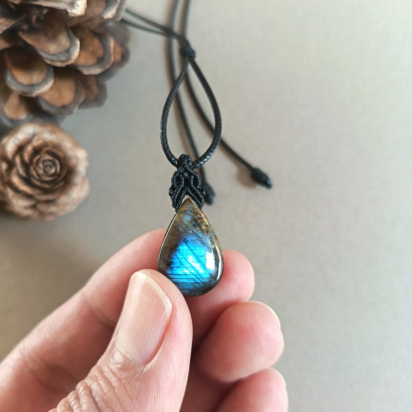 Labradorite Macrame Necklace | Pendant size 3 cm