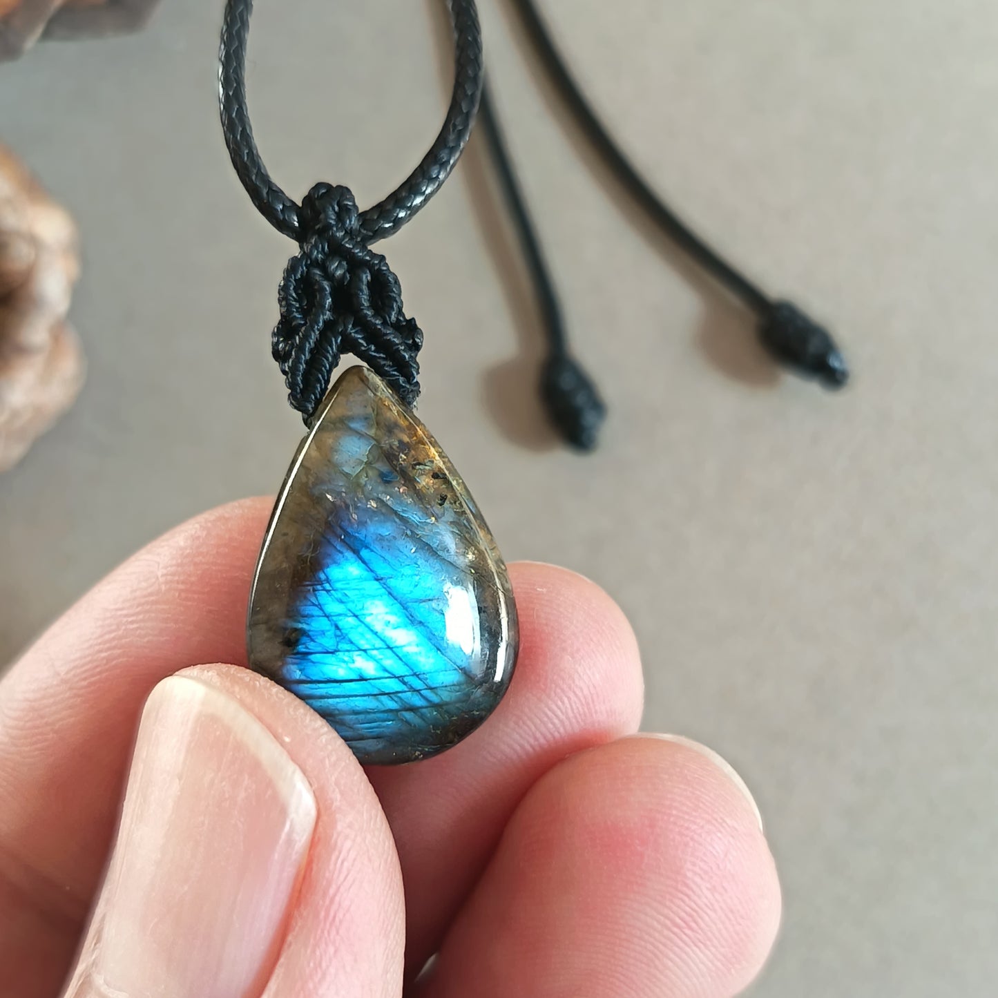 Labradorite Macrame Necklace | Pendant size 3 cm