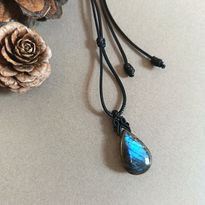 Labradorite Macrame Necklace | Pendant size 3 cm