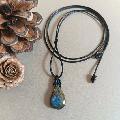 Labradorite Macrame Necklace | Pendant size 3 cm