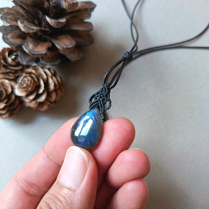 Labradorite Macrame Necklace | Pendant size approx 3 cm