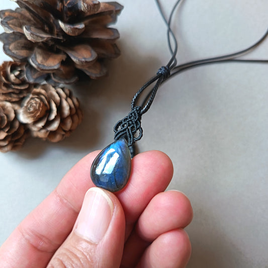 Labradorite Macrame Necklace | Pendant size approx 3 cm