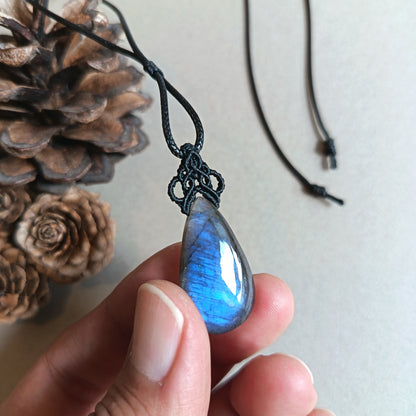 Labradorite Macrame Necklace | Pendant size approx 3.8 cm
