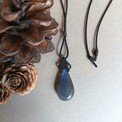 Labradorite Macrame Necklace | Pendant size approx 3.8 cm