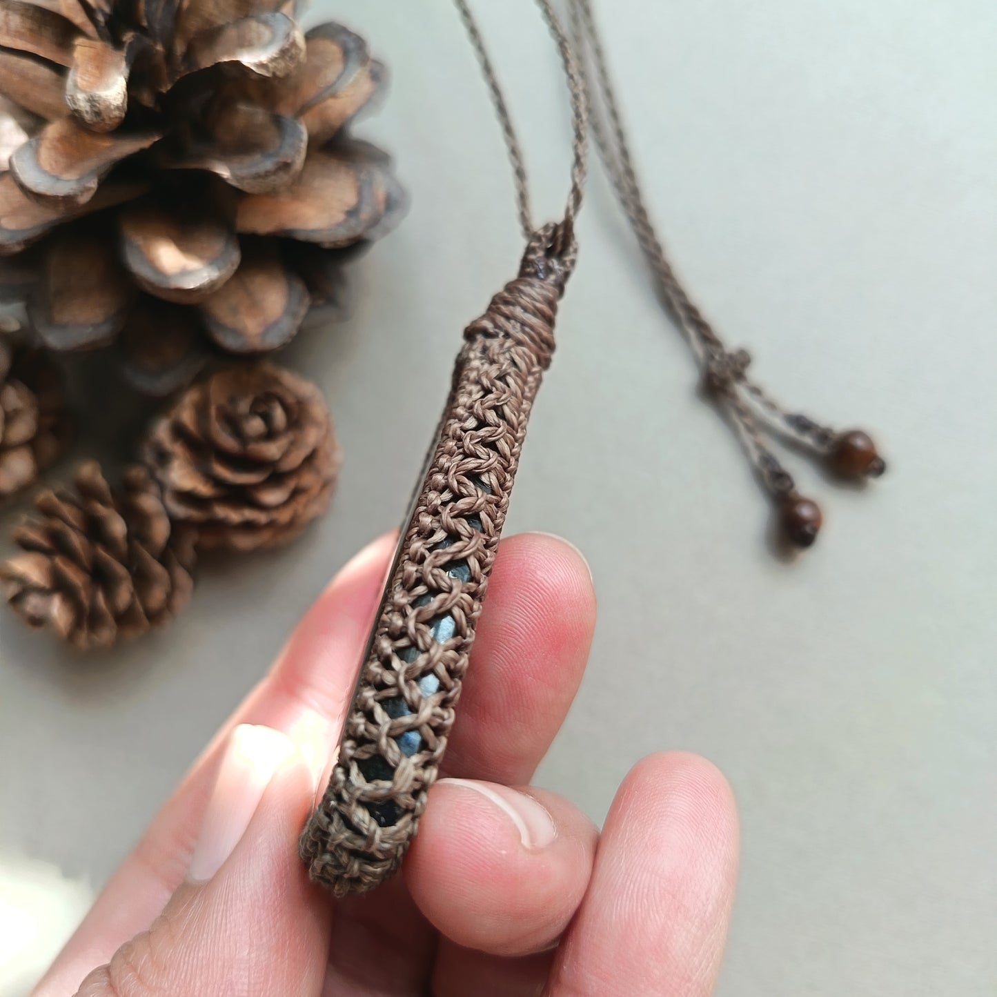 Labradorite Macrame Necklace | Pendant size 6.8 cm