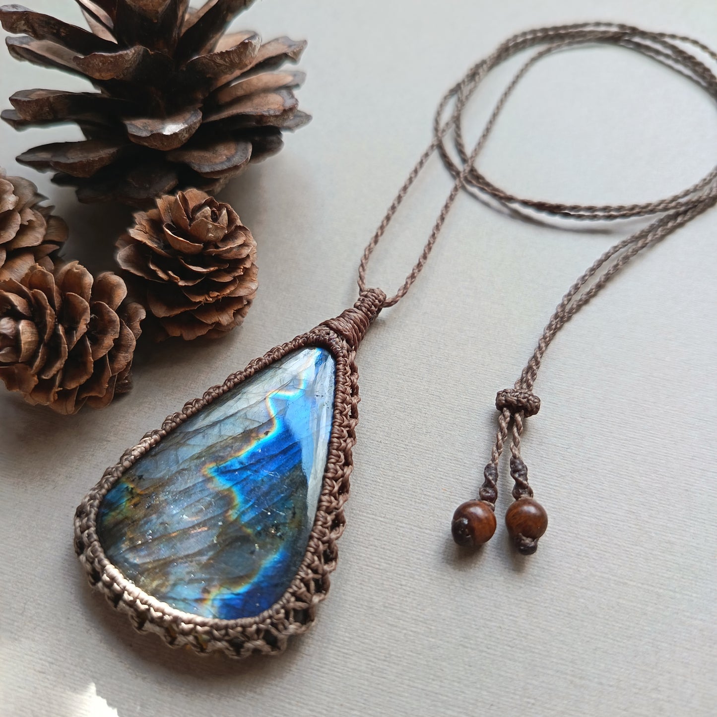 Labradorite Macrame Necklace | Pendant size 6.8 cm
