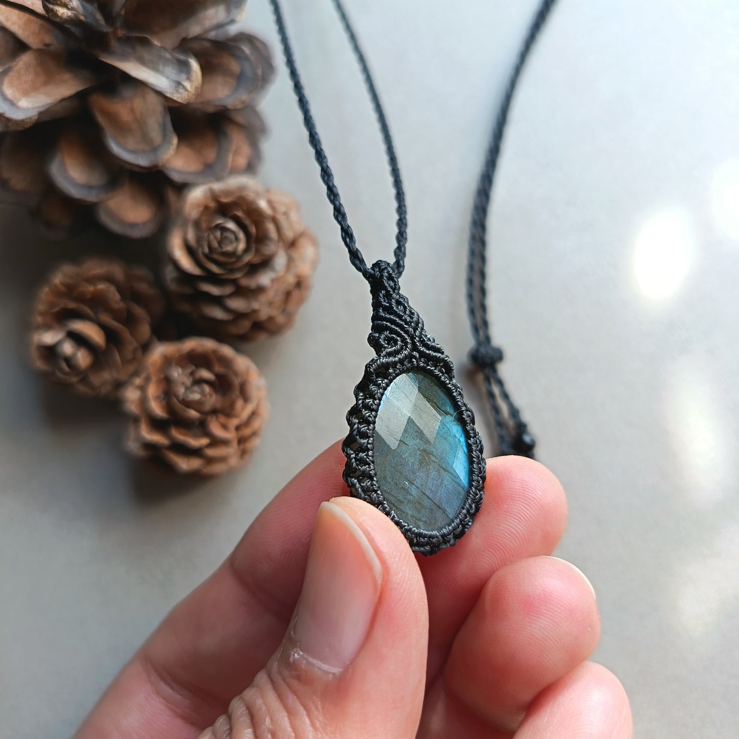 Labradorite Macrame Necklace | Pendant size 4.6 cm