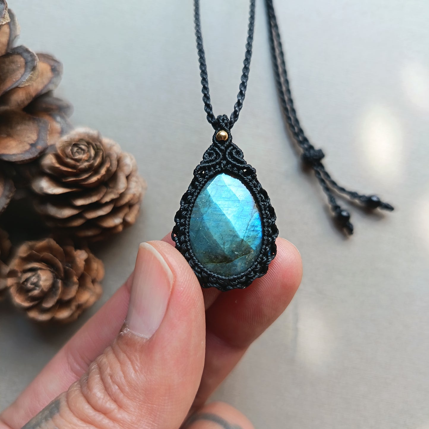 Labradorite Macrame Necklace | Pendant size 3.5 cm