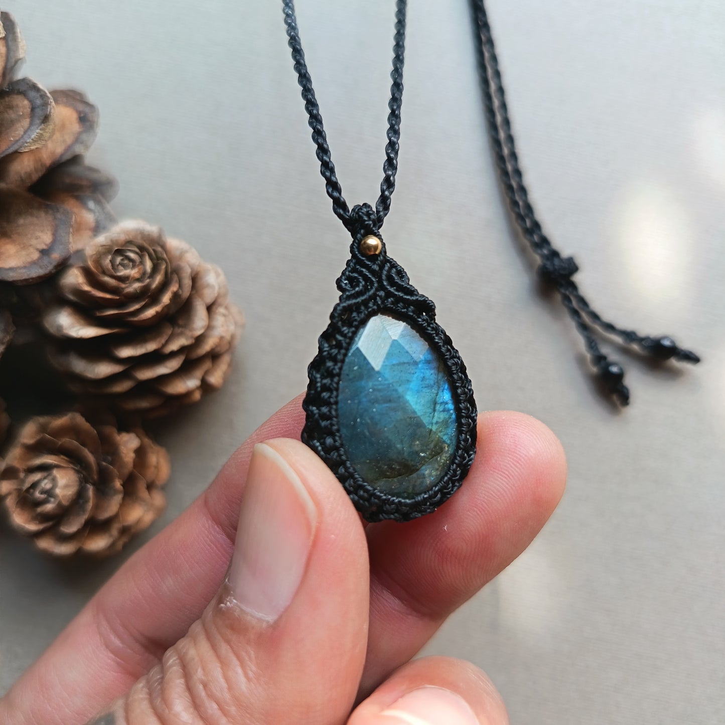 Labradorite Macrame Necklace | Pendant size 3.5 cm