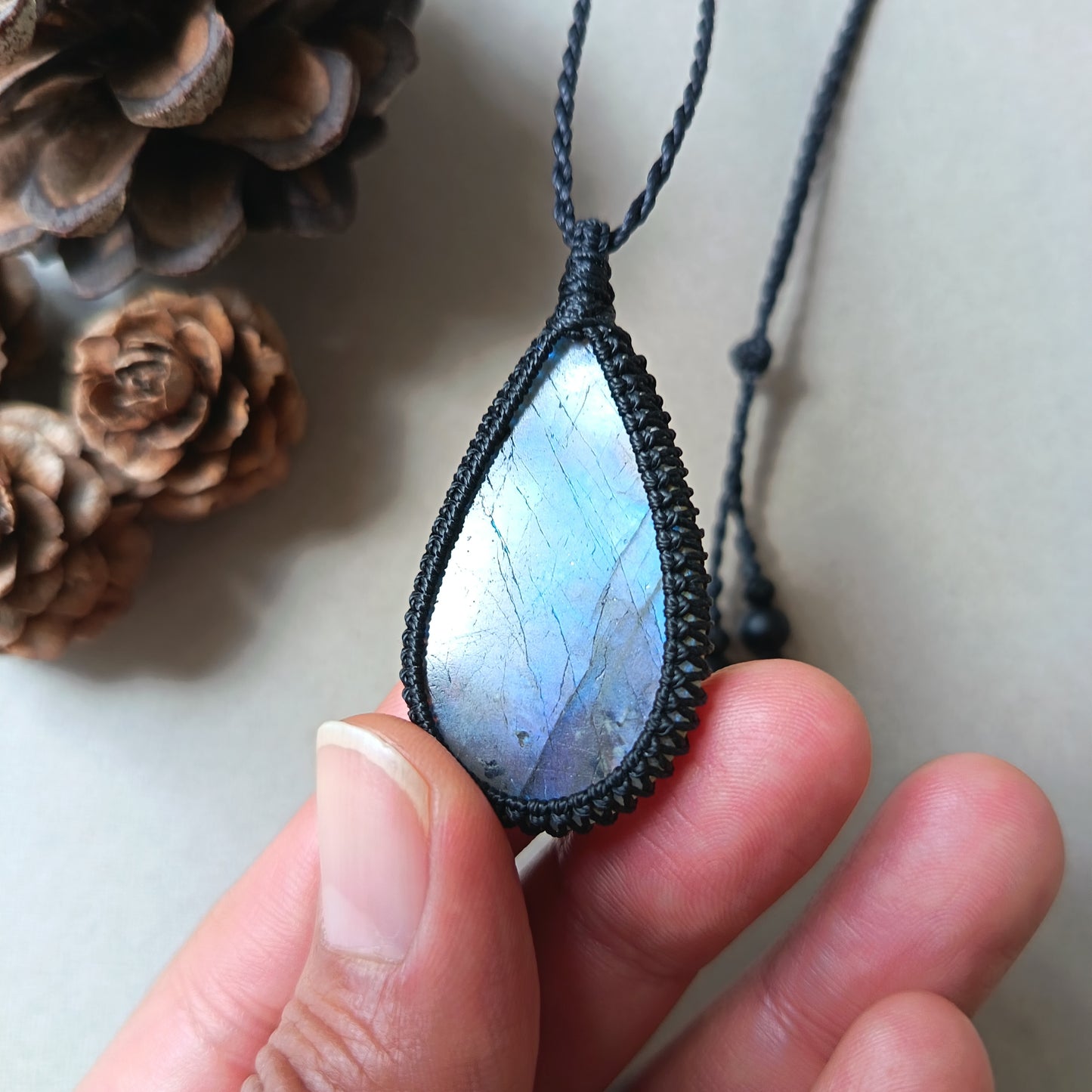 Labradorite Macrame Necklace | Pendant size 4.8 cm
