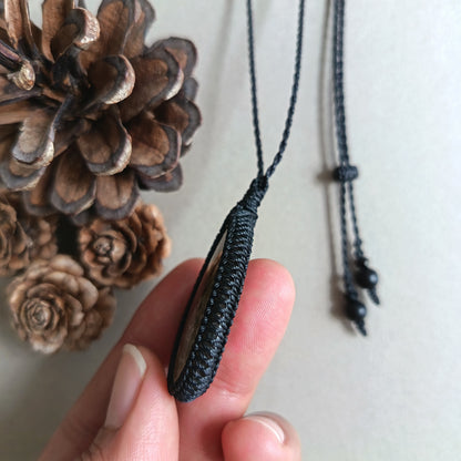 Labradorite Macrame Necklace | Pendant size 5 cm