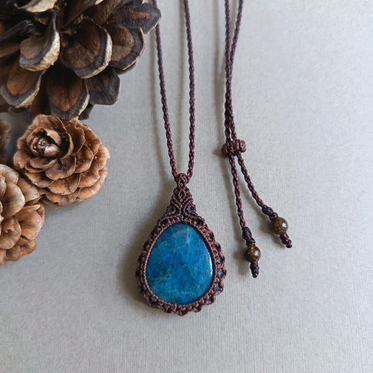 Apatite Macrame Necklace | Pendant size 3.8 cm