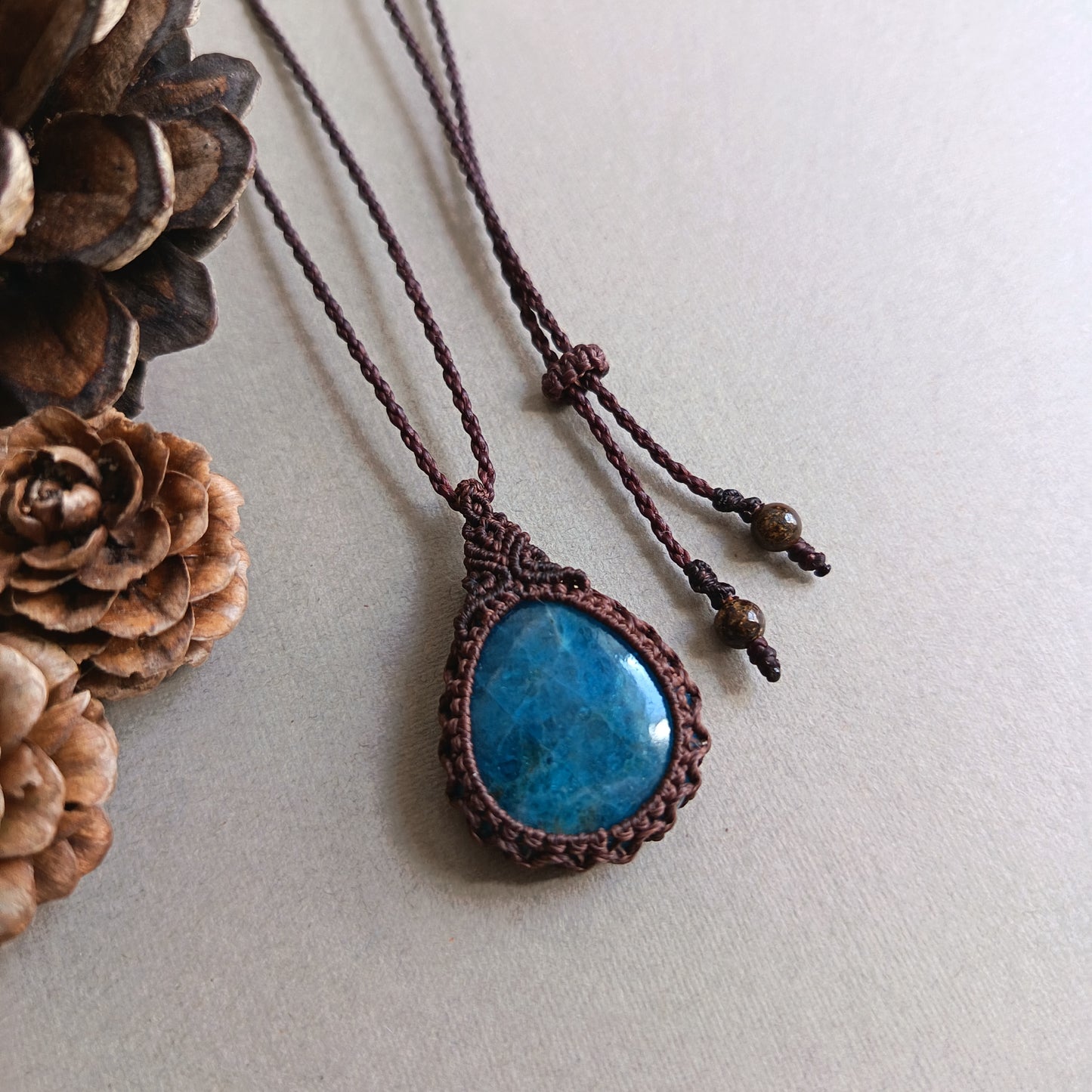 Apatite Macrame Necklace | Pendant size 3.8 cm