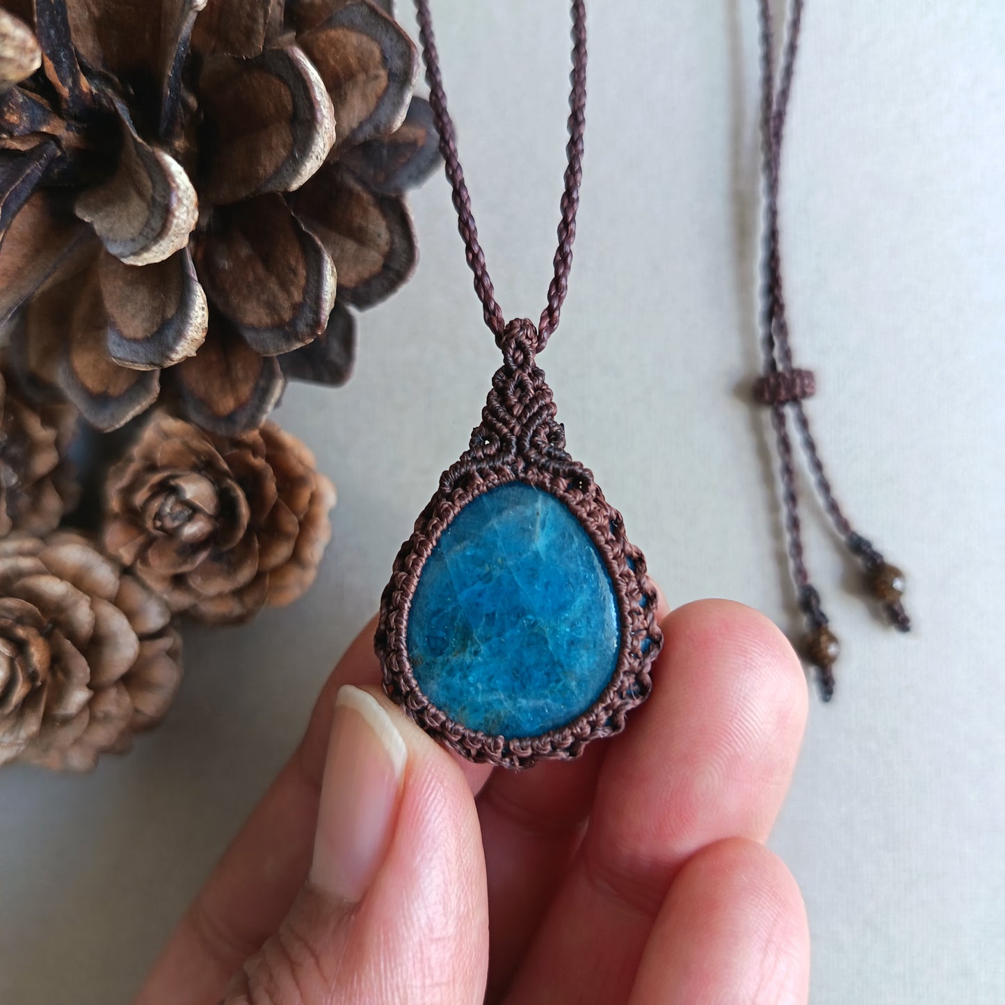 Apatite Macrame Necklace | Pendant size 3.8 cm