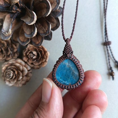 Apatite Macrame Necklace | Pendant size 3.8 cm