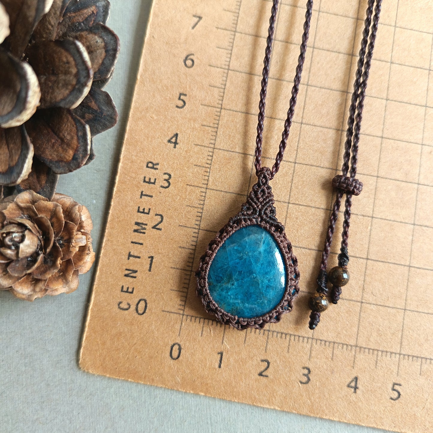 Apatite Macrame Necklace | Pendant size 3.8 cm
