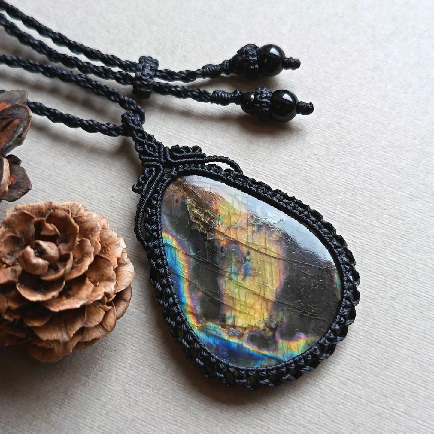 Labradorite Macrame Necklace | Pendant size 6 cm