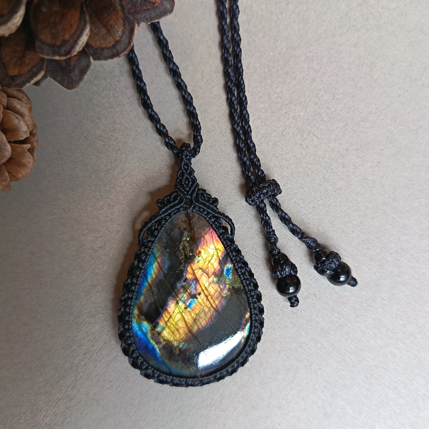 Labradorite Macrame Necklace | Pendant size 6 cm