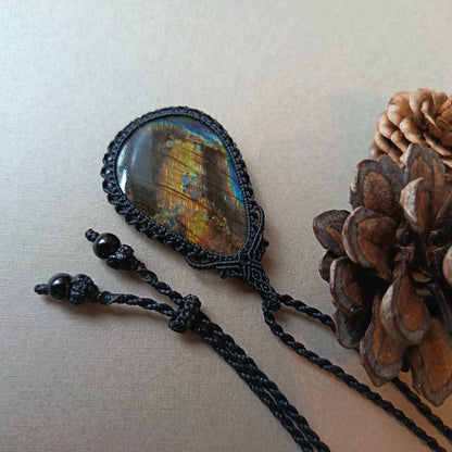 Labradorite Macrame Necklace | Pendant size 6 cm