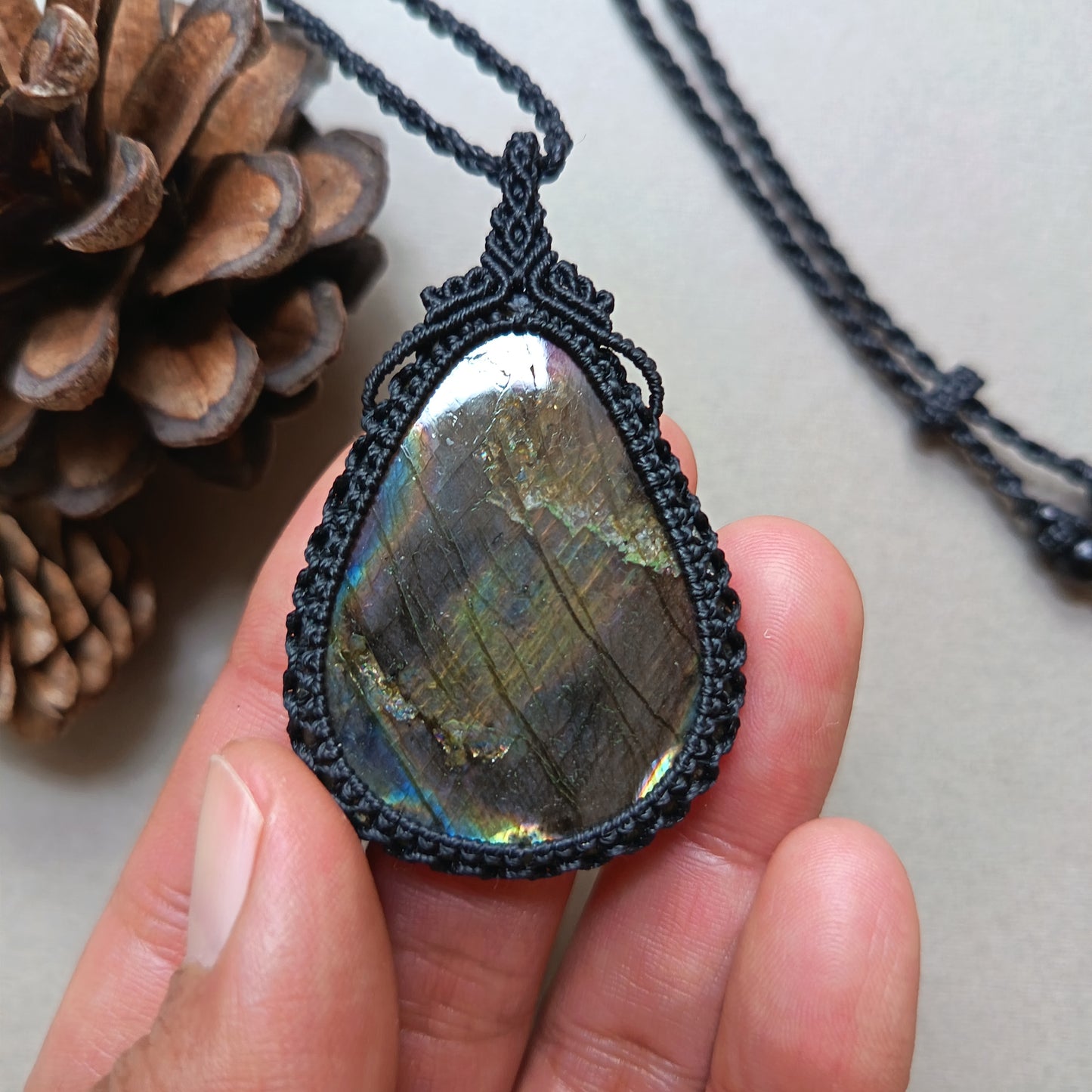 Labradorite Macrame Necklace | Pendant size 6 cm