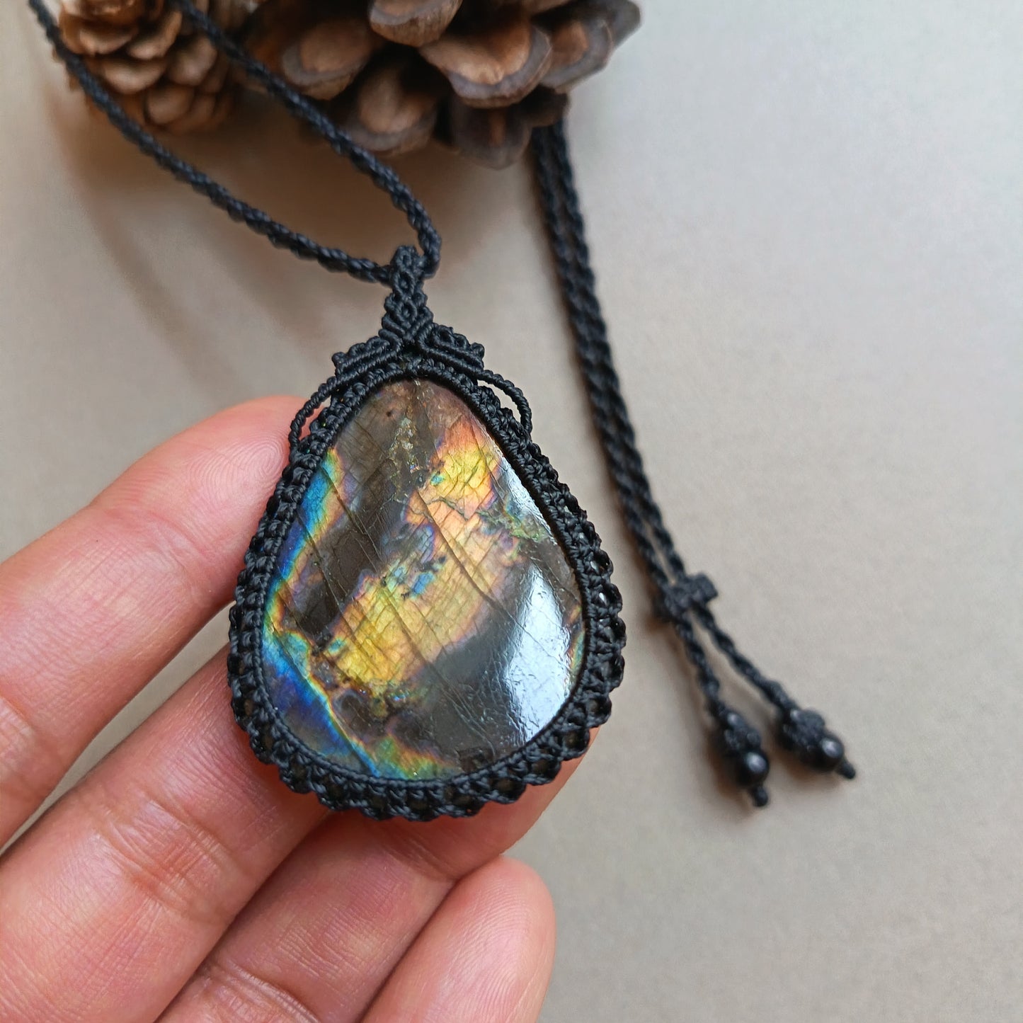 Labradorite Macrame Necklace | Pendant size 6 cm