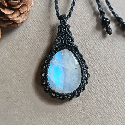 Moonstone Macrame Necklace | Pendant size 3.8 cm