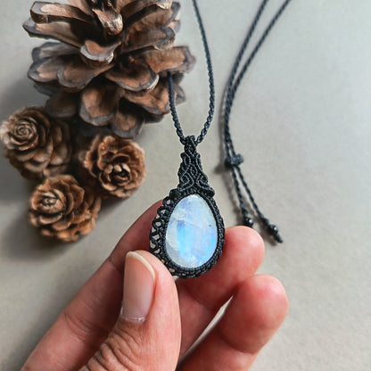 Moonstone Macrame Necklace | Pendant size 3.8 cm