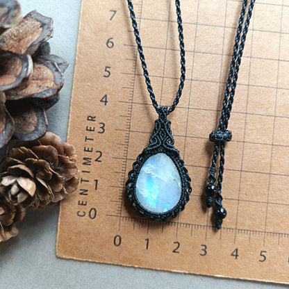 Moonstone Macrame Necklace | Pendant size 3.8 cm
