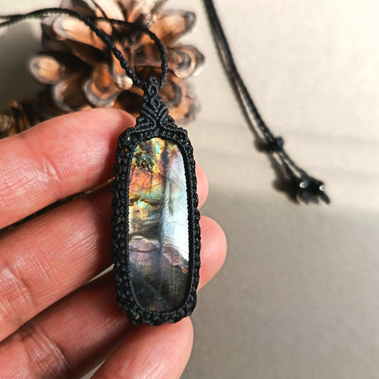 Labradorite Macrame Necklace | Pendant size approx 5.2 cm