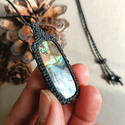 Labradorite Macrame Necklace | Pendant size approx 5.2 cm