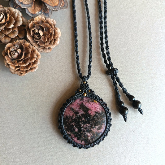 Rhodonite Macrame Necklace | Pendant size 4.5 cm