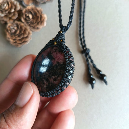 Rhodonite Macrame Necklace | Pendant size 4.5 cm