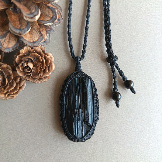 Black Tourmaline Macrame Necklace | Pendant size 5.7 cm